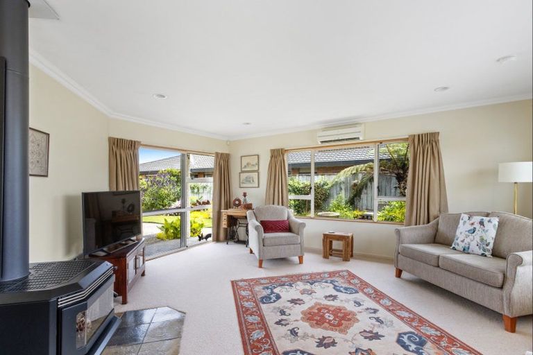 Photo of property in 9 Knightsbridge Place, Taradale, Napier, 4112