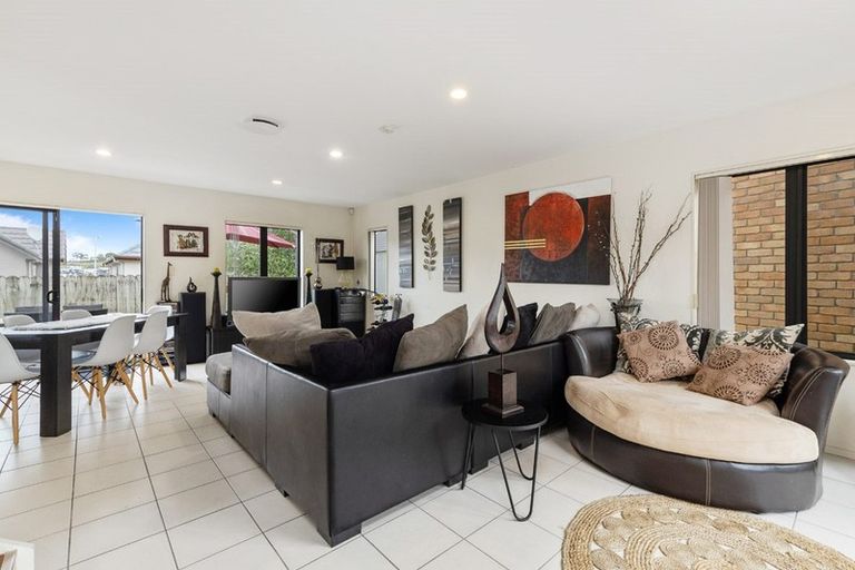 Photo of property in 33/22 Northcross Drive, Oteha, Auckland, 0632