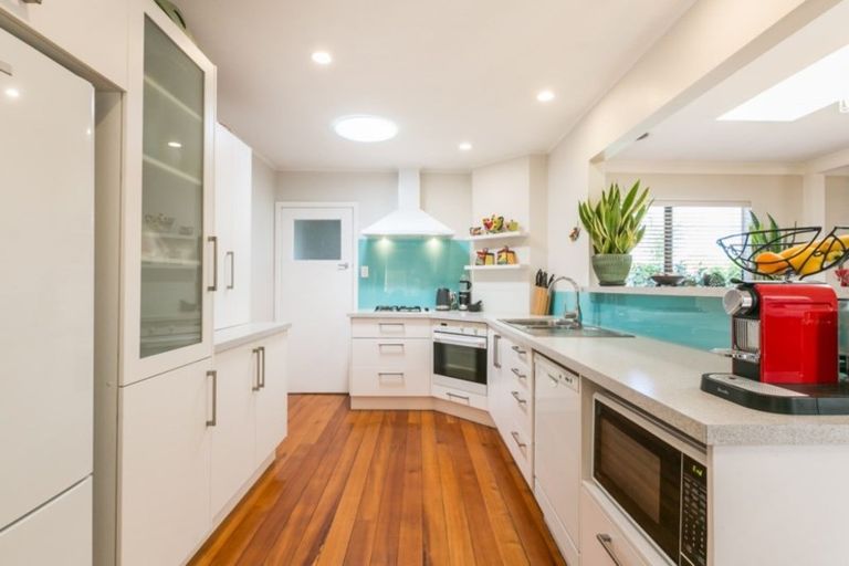 Photo of property in 52 Meeanee Road, Taradale, Napier, 4112