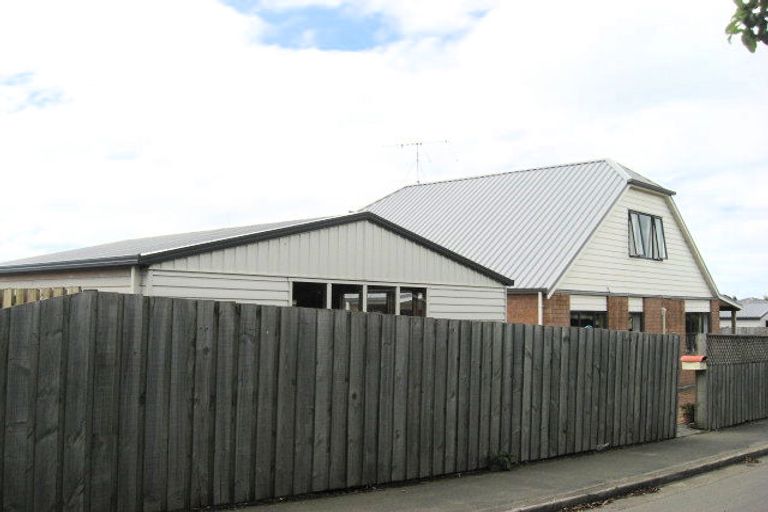 Photo of property in 1 Ardtrea Lane, Heathcote Valley, Christchurch, 8022