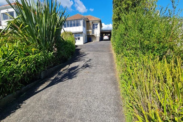 Photo of property in 10 Howard Road, Northcote, Auckland, 0627