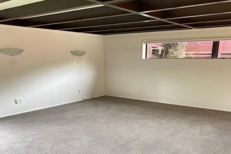 Photo of property in 2/618 Glenfield Road, Bayview, Auckland, 0629