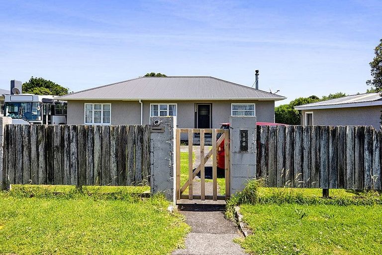 Photo of property in 186 Tasman Street, Opunake, 4616