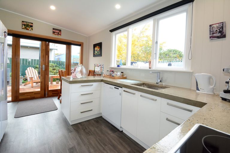 Photo of property in 3 West Avenue, Saint Clair, Dunedin, 9012