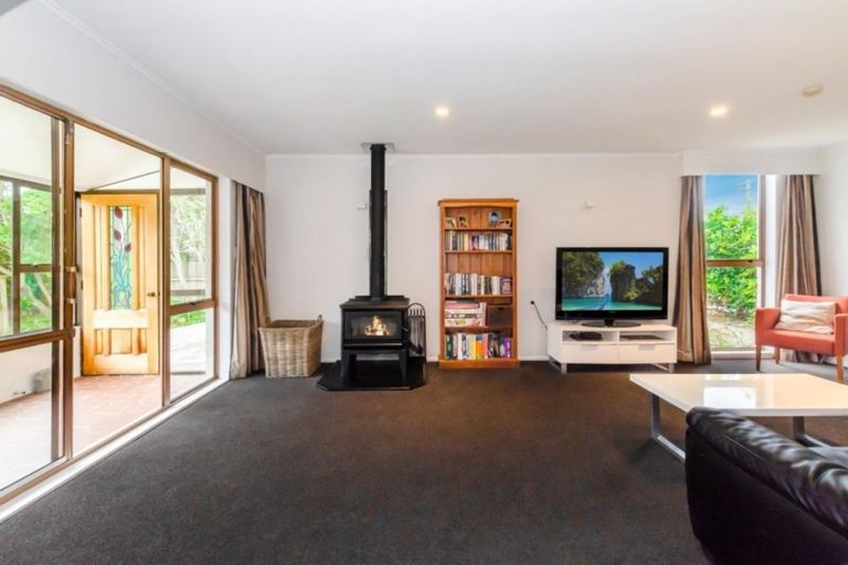 Photo of property in 7 Waikare Road, Raumati Beach, Paraparaumu, 5032