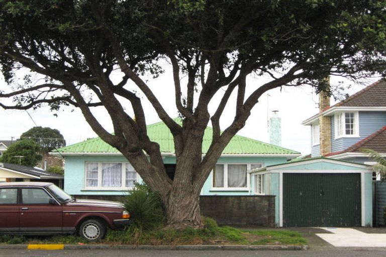 Photo of property in 47 Whiteley Street, Moturoa, New Plymouth, 4310