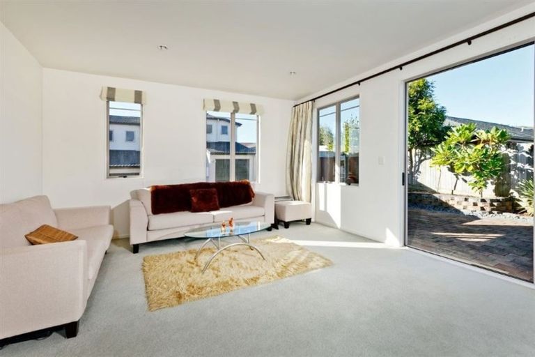 Photo of property in 1/34 Fields Parade, Oteha, Auckland, 0632