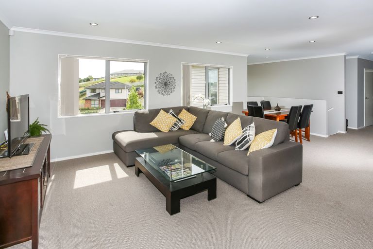 Photo of property in 36 Cape Vista Crescent, Pukekohe, 2120