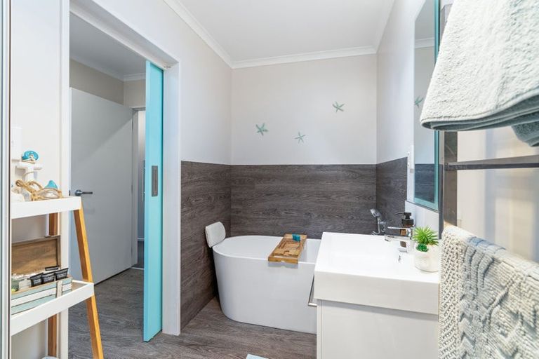 Photo of property in 46 Kent Avenue, Waitarere Beach, Levin, 5510