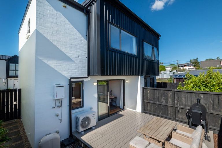 Photo of property in 2/36 Kaipatiki Road, Glenfield, Auckland, 0629