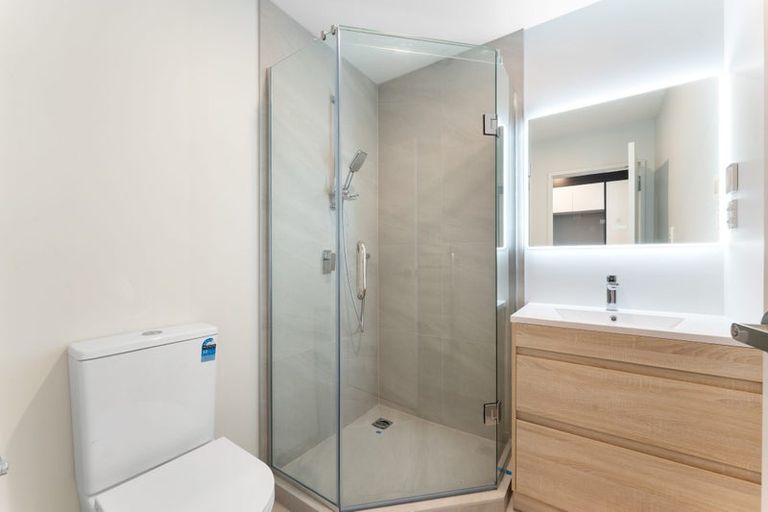 Photo of property in 4/11 Seymour Road, Sunnyvale, Auckland, 0612