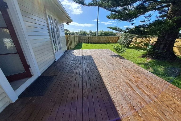 Photo of property in 3244a Great North Road, New Lynn, Auckland, 0600