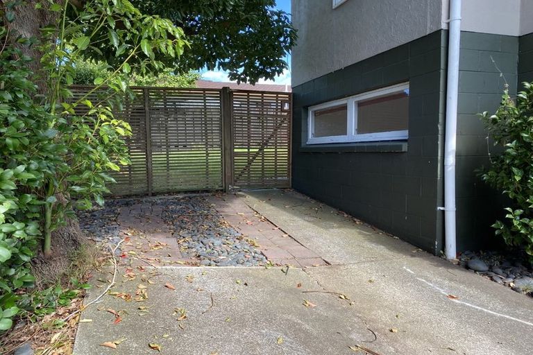 Photo of property in 2/32 Prince Regent Drive, Half Moon Bay, Auckland, 2012
