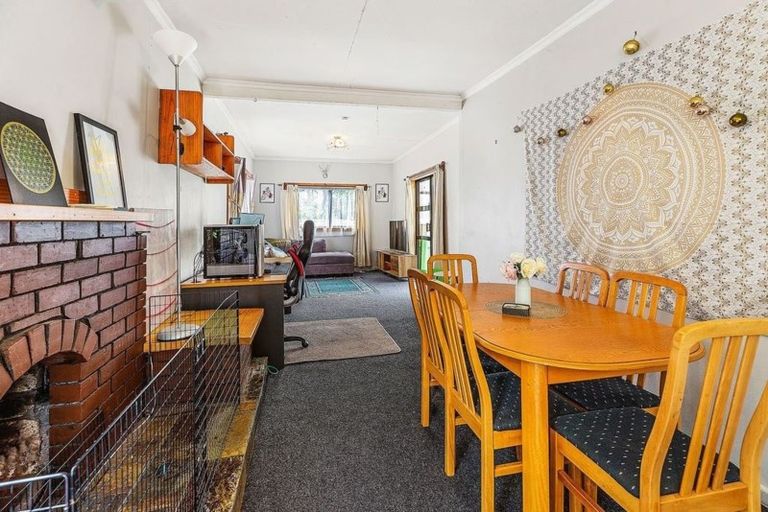 Photo of property in 42 Lincoln Avenue, Tawa, Wellington, 5028