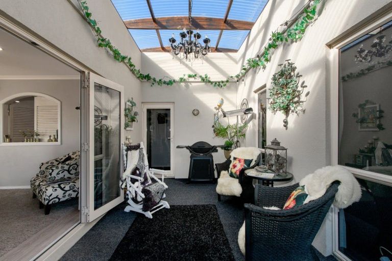 Photo of property in 5 Downing Place, Welcome Bay, Tauranga, 3112