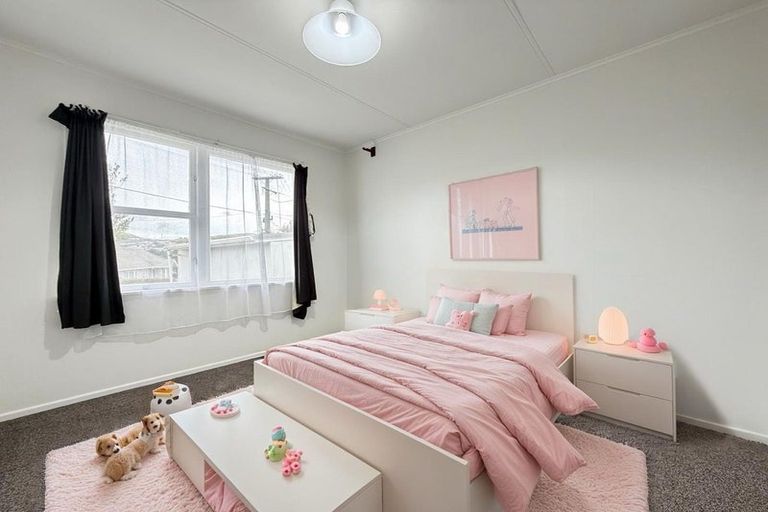 Photo of property in 31 Kahikatea Grove, Paparangi, Wellington, 6037