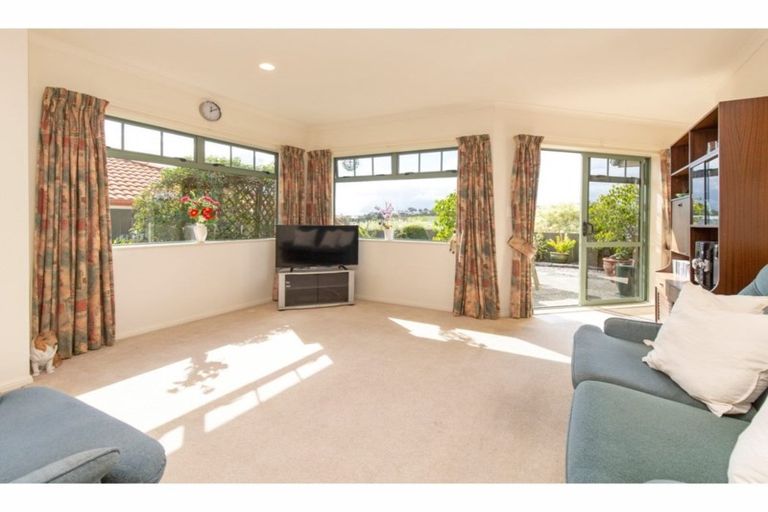 Photo of property in 87a Elan Place, Stanmore Bay, Whangaparaoa, 0932
