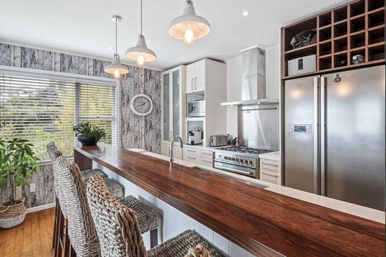 Photo of property in 143 Browns Bay Road, Browns Bay, Auckland, 0630