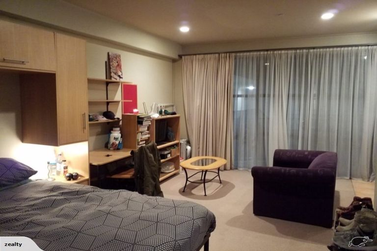 Photo of property in Atrium Apartments, 2i/154 The Terrace, Wellington Central, Wellington, 6011