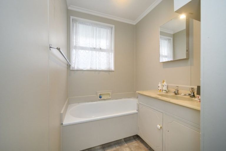 Photo of property in 2/132 Heretaunga Street, Palmerston North, 4414