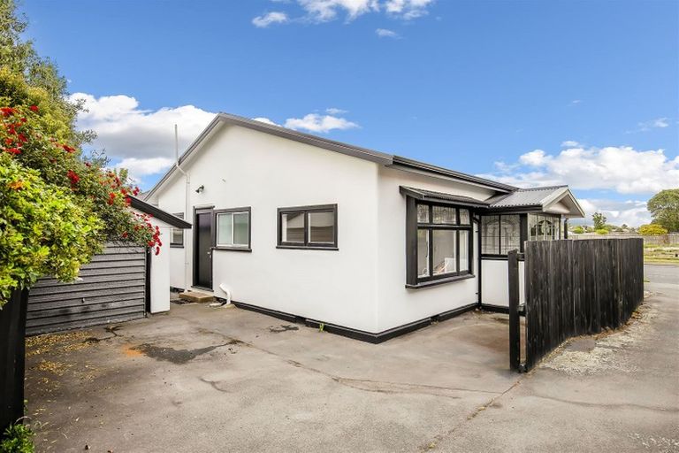 Photo of property in 1/170 Main North Road, Redwood, Christchurch, 8051