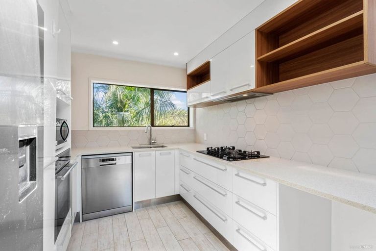 Photo of property in 1/17 Mizpah Road, Waiake, Auckland, 0630