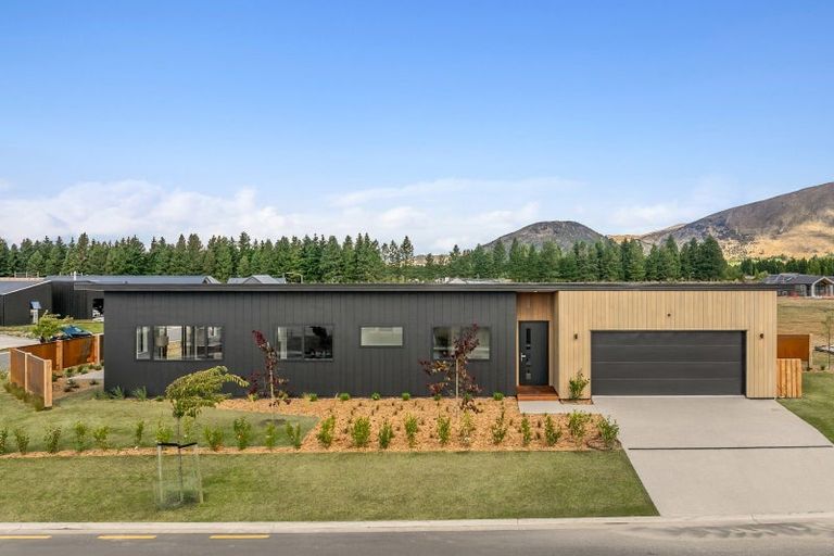 Photo of property in 8 Buttercup Street, Wanaka, 9382