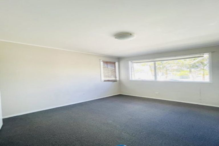 Photo of property in 20 Fiesta Drive, Half Moon Bay, Auckland, 2012