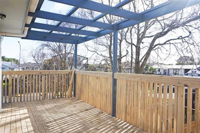 Photo of property in 3 Justamere Place, Weymouth, Auckland, 2103