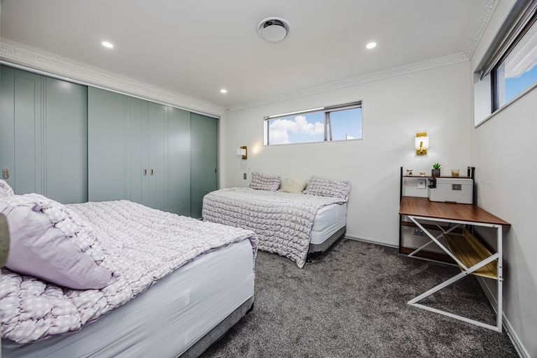 Photo of property in 29a Plumley Crescent, Mangere, Auckland, 2022