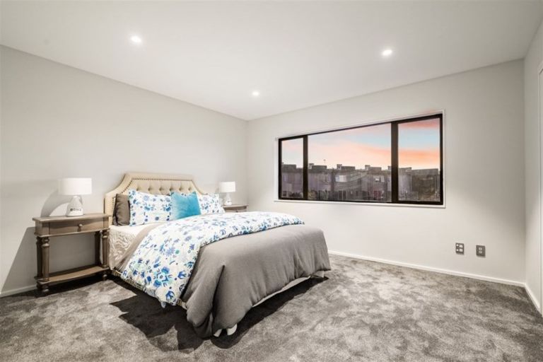 Photo of property in 44 Bordeaux Parade, Te Atatu South, Auckland, 0610