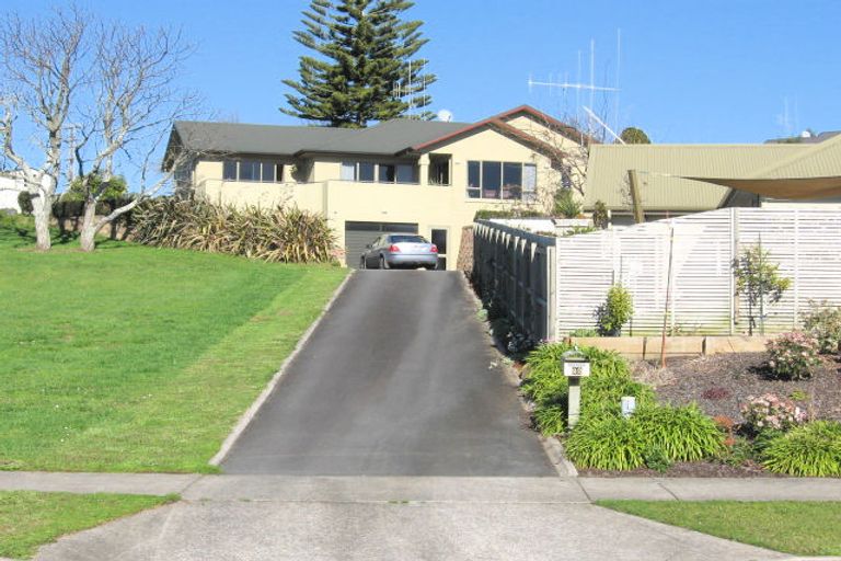 Photo of property in 22 Waipuna Place, Rototuna, Hamilton, 3210