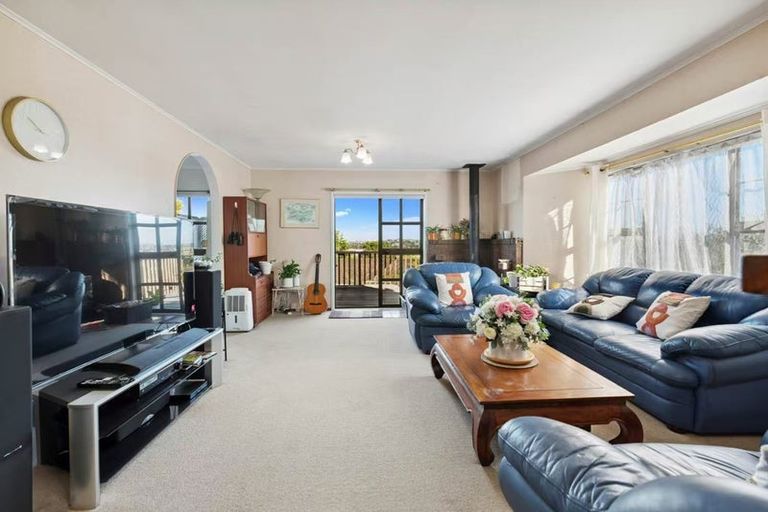 Photo of property in 16 Lewisham Street, Highland Park, Auckland, 2010