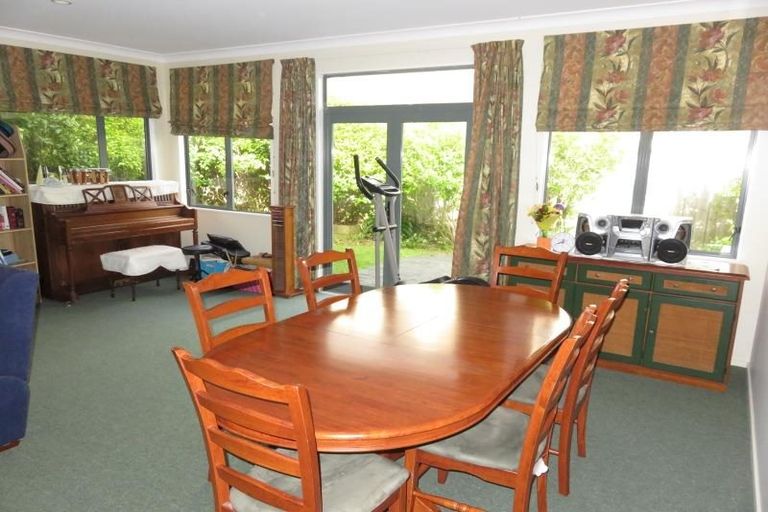 Photo of property in 43 Amesbury Drive, Churton Park, Wellington, 6037