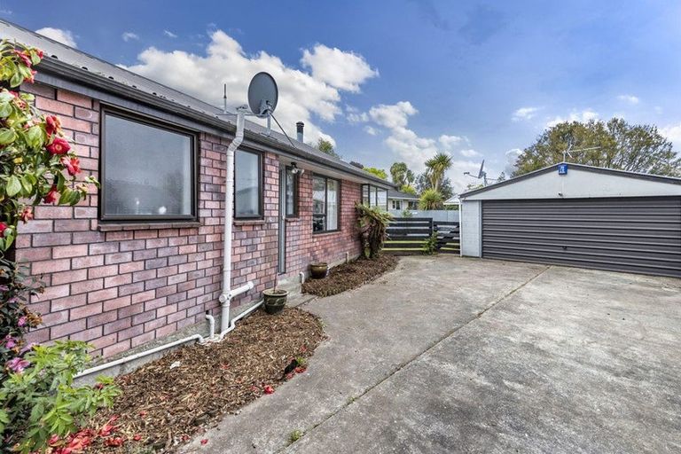 Photo of property in 68 Main North Road, Woodend, 7610