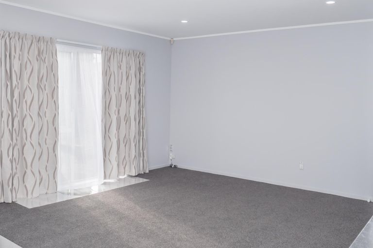 Photo of property in 100 Manuroa Road, Takanini, 2112