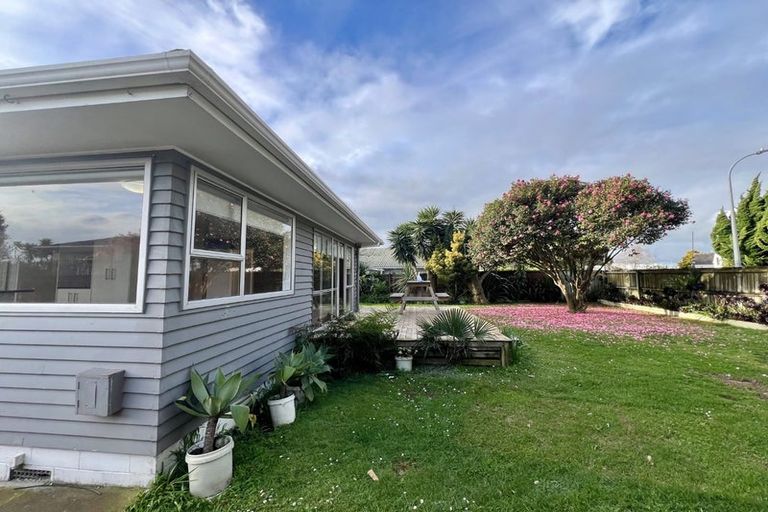 Photo of property in 36 Challen Close, Conifer Grove, Takanini, 2112