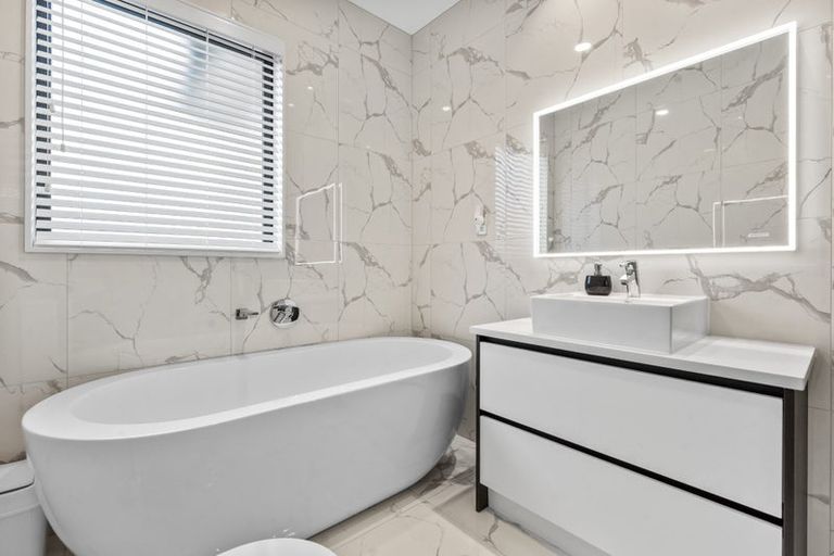 Photo of property in 64 Accolage Boulevard, Kumeu, 0810