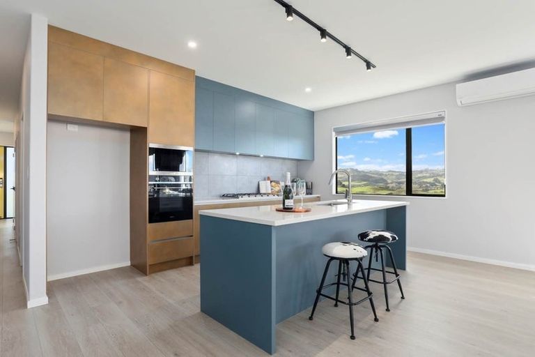 Photo of property in 7 James Elliot Way, Pokeno, 2402