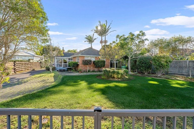 Photo of property in 56 Botany Road, Botany Downs, Auckland, 2010