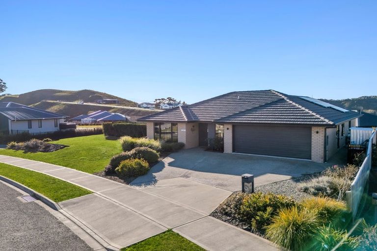 Photo of property in 14 Huntaway Close, Stoke, Nelson, 7011