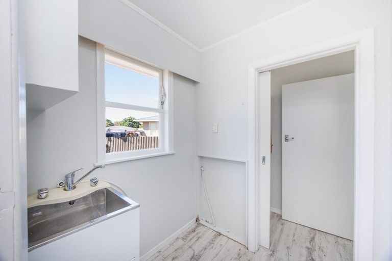 Photo of property in 3 Ellesmere Crescent, Highbury, Palmerston North, 4412