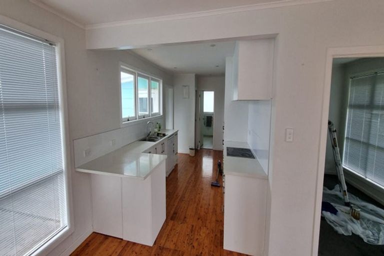 Photo of property in 121 Centreway Road, Orewa, 0931