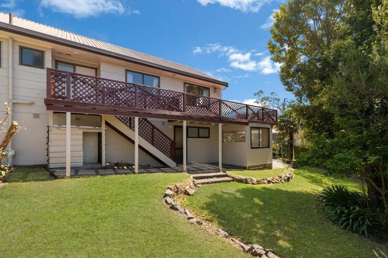 Photo of property in 27 Elizabeth Drive, West Harbour, Auckland, 0618