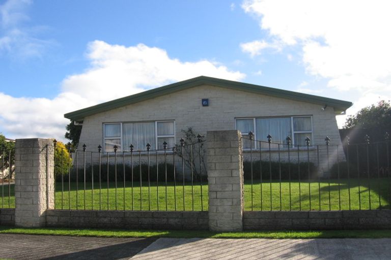 Photo of property in 37 Geraldine Crescent, Cloverlea, Palmerston North, 4412