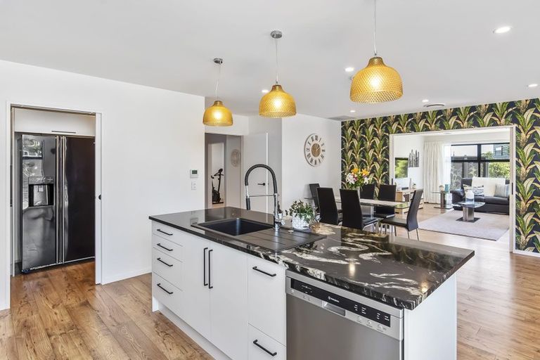 Photo of property in 16 Seagrass Place, Otaki Beach, Otaki, 5512