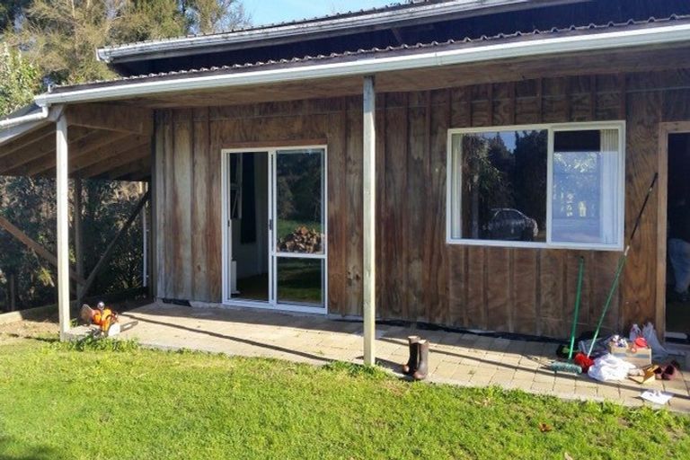 Photo of property in 15a Barrett Road, Whalers Gate, New Plymouth, 4310