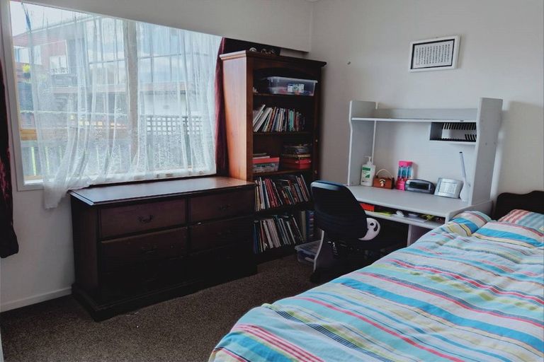 Photo of property in 1/166 Fisher Parade, Farm Cove, Auckland, 2012