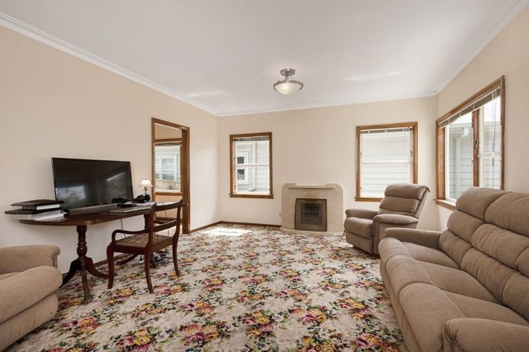 Photo of property in 69 Trelissick Crescent, Ngaio, Wellington, 6035