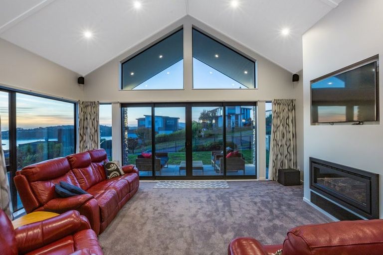 Photo of property in 14 The Fjord, Aotea, Porirua, 5024